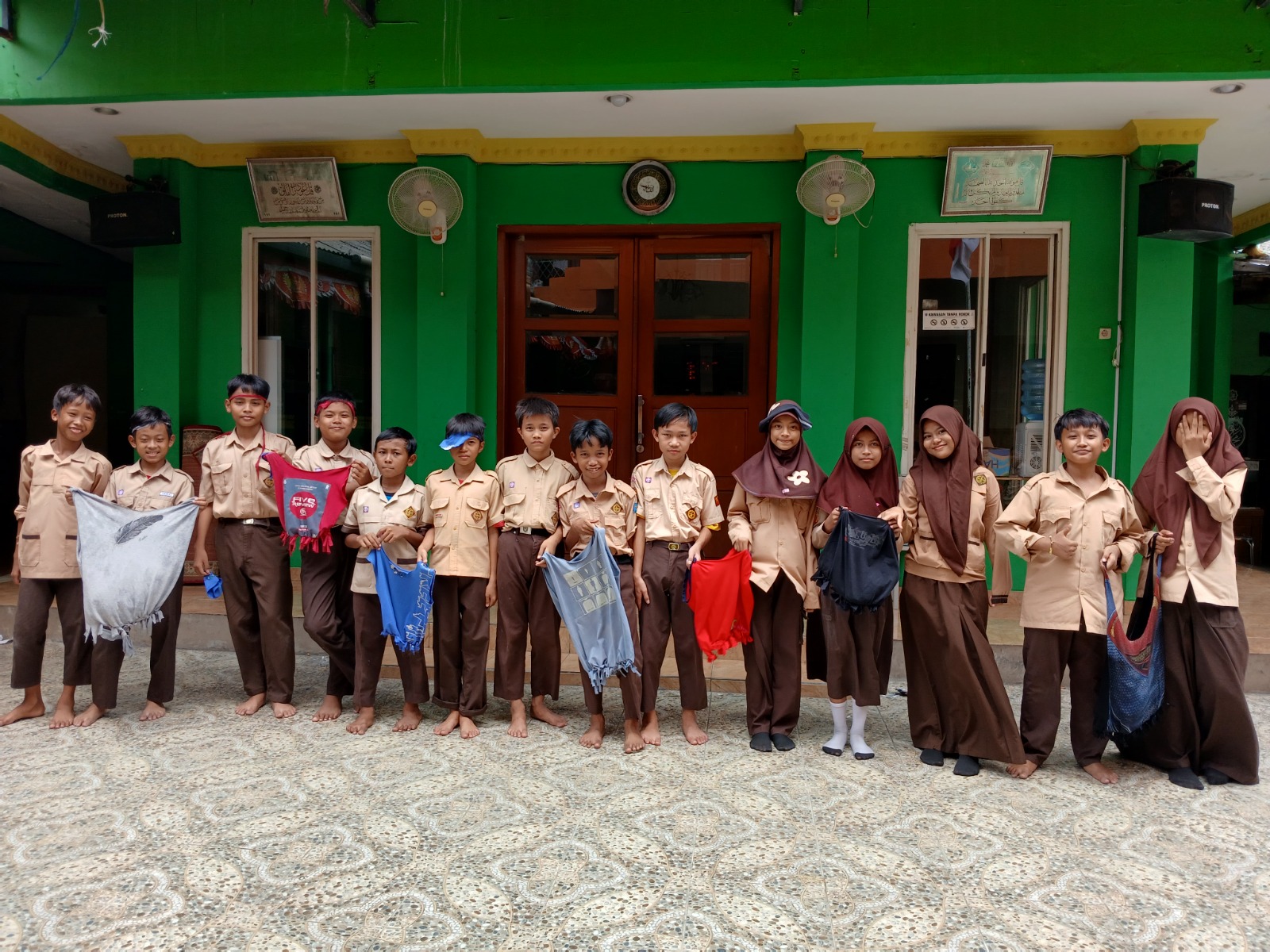 Kegiatan Praktikum Pemanfaatan Barang bekas